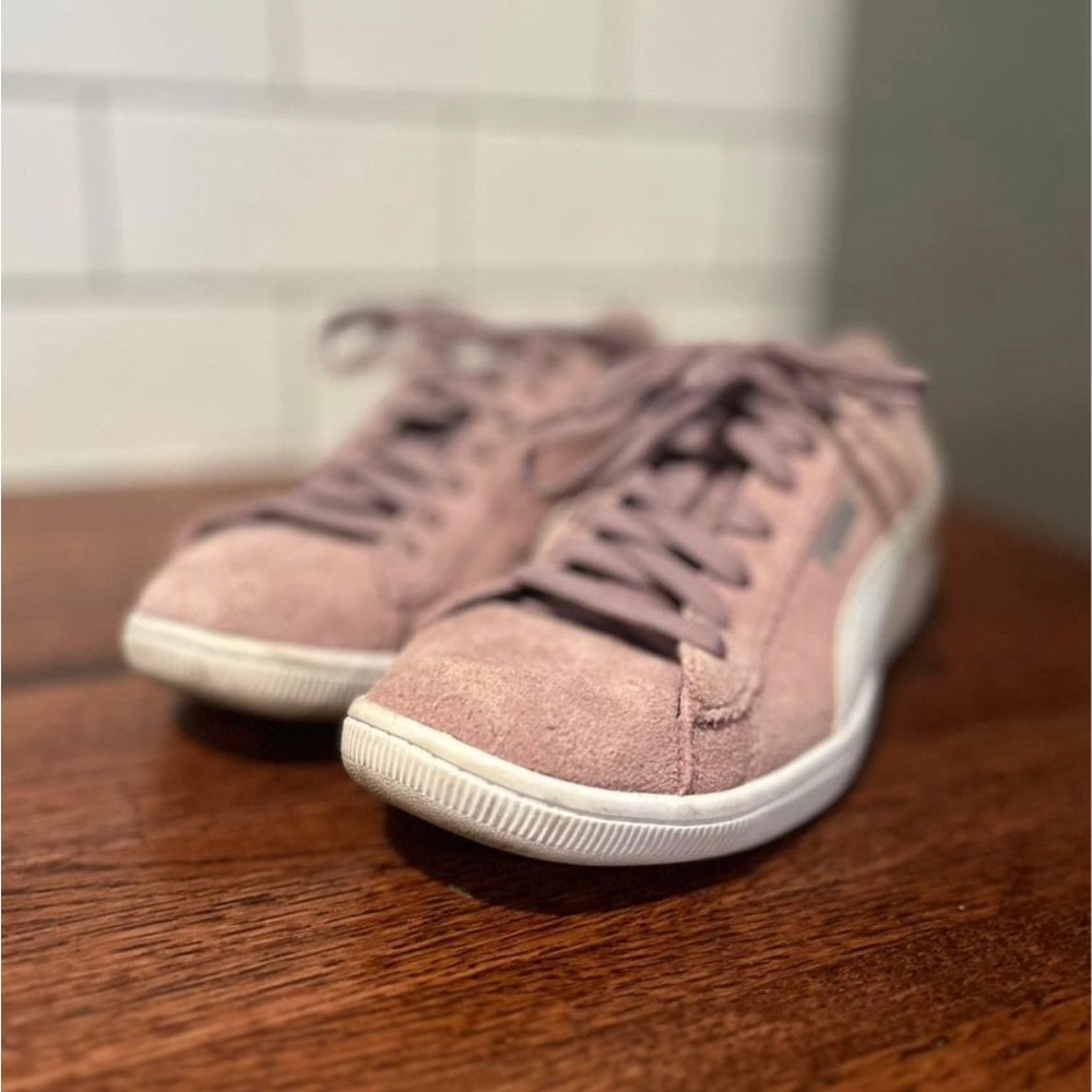 Puma violet suede fashion sneakers size Women’s 6